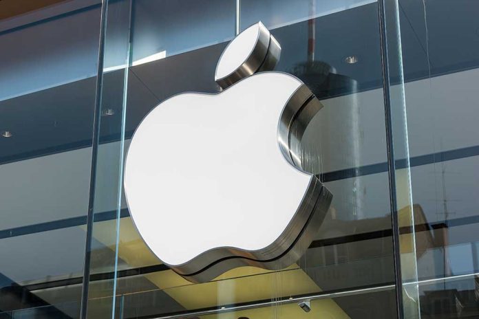 Iowans Blast Deal Between Government and Apple
