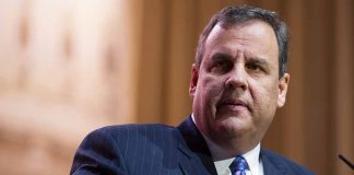 Chris Christie Says Ramaswamy Is a "Drunk Driver" on the Stage