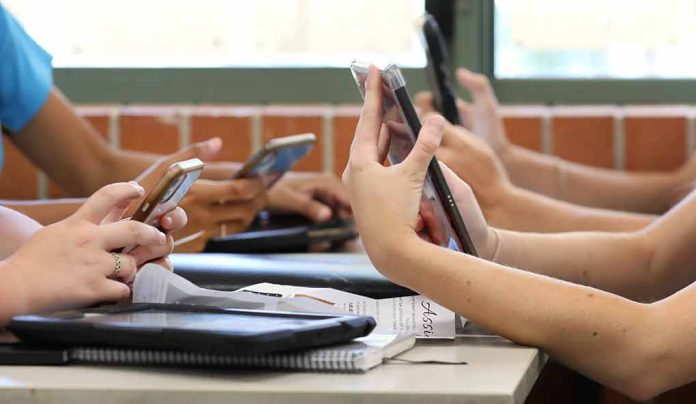 Schools Across the US Strive To Lock Up Students' Phones