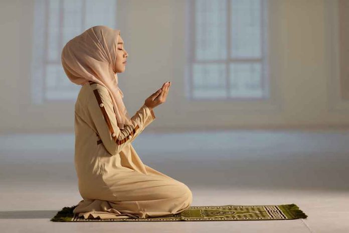 2084286106 featured image Woman praying indoors on a prayer mat