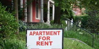 SHOCKING EXPOSURE — Mamdani’s HOUSING ADVISOR SKIPS Paying Rent! Sign indicating an apartment is available for rent