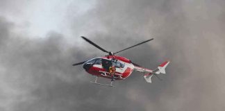Helicopter Down — Wildfire EXPLODES Rescue helicopter hovers amid thick smoke