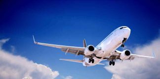 Boeing Warned Airlines About A Flaw Weeks Ago — Nobody Warned YOU Commercial airplane flying with landing gear extended against a blue sky