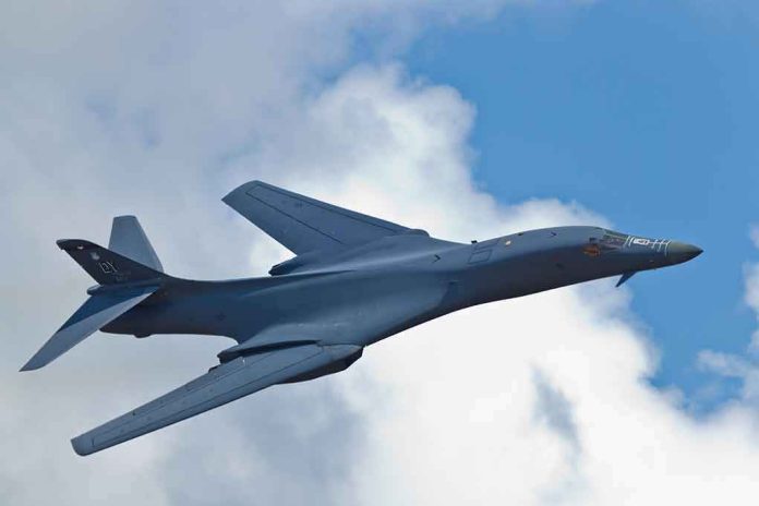 shutterstock_145396270 American B-1 bomber in flight