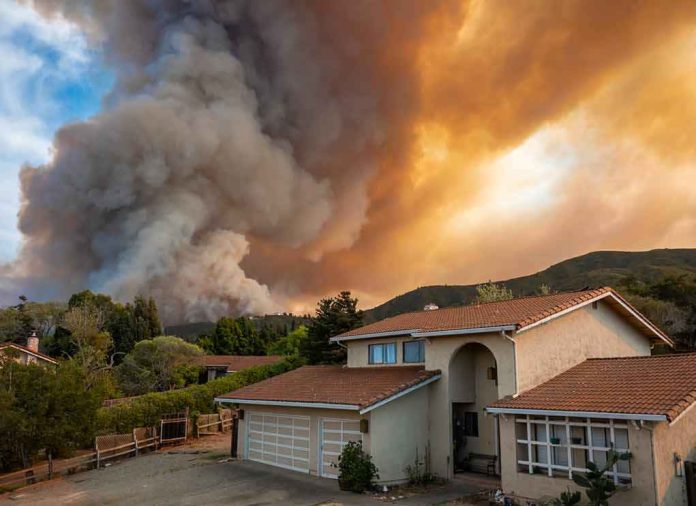 shutterstock_1805621635 Suburban house under towering wildfire smoke plume